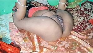 Desi aunty gets her pussy fucked in real desi style